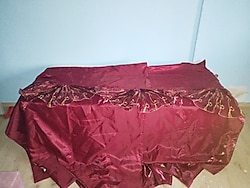 Bordo yatak örtüsü