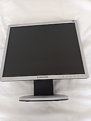 SAMSUNG SYNCMASTER 740N 17 İNÇ KARE 1280X1024 2 EL LCD MONİTÖR