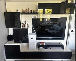 Vitrin TV Siyah ve Beyaz Renk Parlak