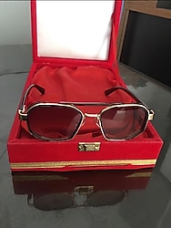 Prada’dan harika bir unisex güneş gözlüğü…