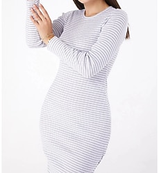 Şıklığı ve rahatlığı bir arada sunan kaşkorse örme elbise, vücuda uyum sağlayan esnek yapısıyla gün boyu konfor sağlar.