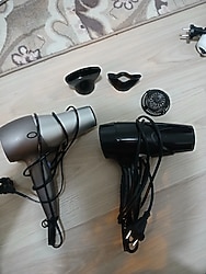 saç kurutma makineleri çalışıyor