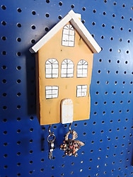 Ev figürlu anahtarlık