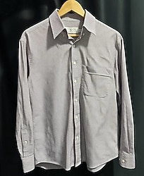 Vintage Yargıcı İncisi: Kırmızı-beyaz çizgili %100 pamuk gömlek, eski günlerden gelen konfor ve şıklık!