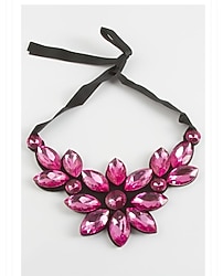 Pembe taşlı parlak yaka kolye