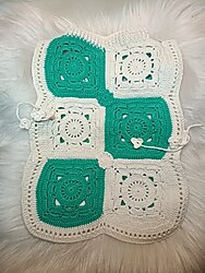 El Örgüsü Bebek Çocuk Yelek Motifli