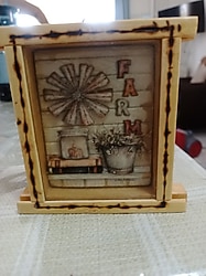 Duvara asılan veya masa üstünde duran çerçeveli saksılı çiçek ve kitap figürleri temalı