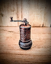 ACAR ISO 9001 2008 GRAVÜR İŞLEMELİ BAKIR KAHVE DEĞİRMENİ