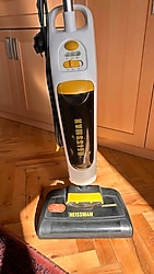 Su püskürtmeli buharlı süpürge