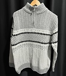 Vintage Fair İsle Alarmı! Gri Norveç desenli, fermuar yaka triko kazak. Kışın en şık ve sıcacık parçası!