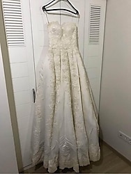 PRENSES KENDİNDEN KASNAKLI GELİNLİK