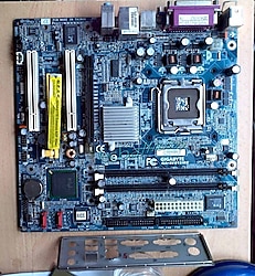 gigabyte ga-8i915me-GL REV 1.0 775 pin anakart ddr AGP  ve PCIE  