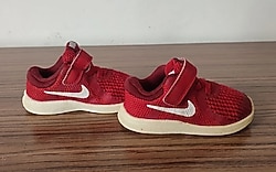 Orjinal Nike spor ayakkabı 22 numara temizdir yırtık delik yoktur