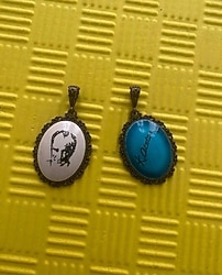 Zara Atatürk portresi+yazılılı 2 adet kadın kolye ucu sıfır
