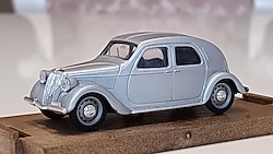 Brumm 1:43 Lancia Aurelia 1936 Gri +plekside çatlak