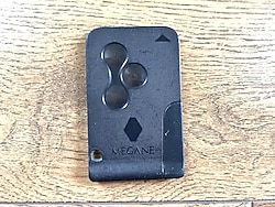 Renault Megane 2 ve Scenic kartlı içi dolu 3 tuşlu anahtar